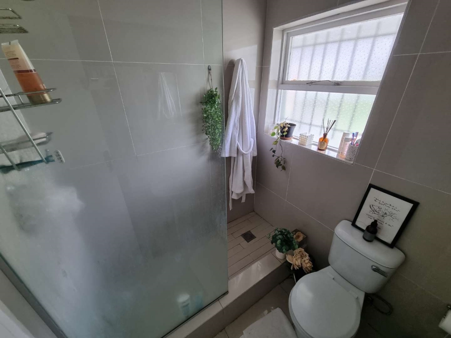 To Let 1 Bedroom Property for Rent in Sea Point Western Cape